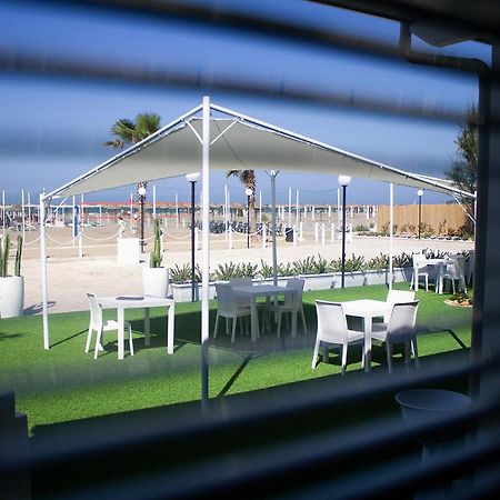Aurora Beach & Suite Маргерита-ди-Савойя Экстерьер фото
